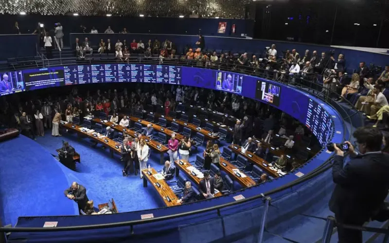 Senadores da Paraíba votam a favor do fim da escala 6×1; veja o que muda